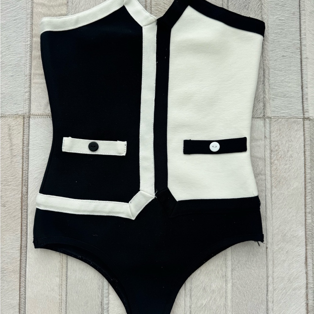 Stylish Black and White Women's Swimsuit - Picture 7 of 8